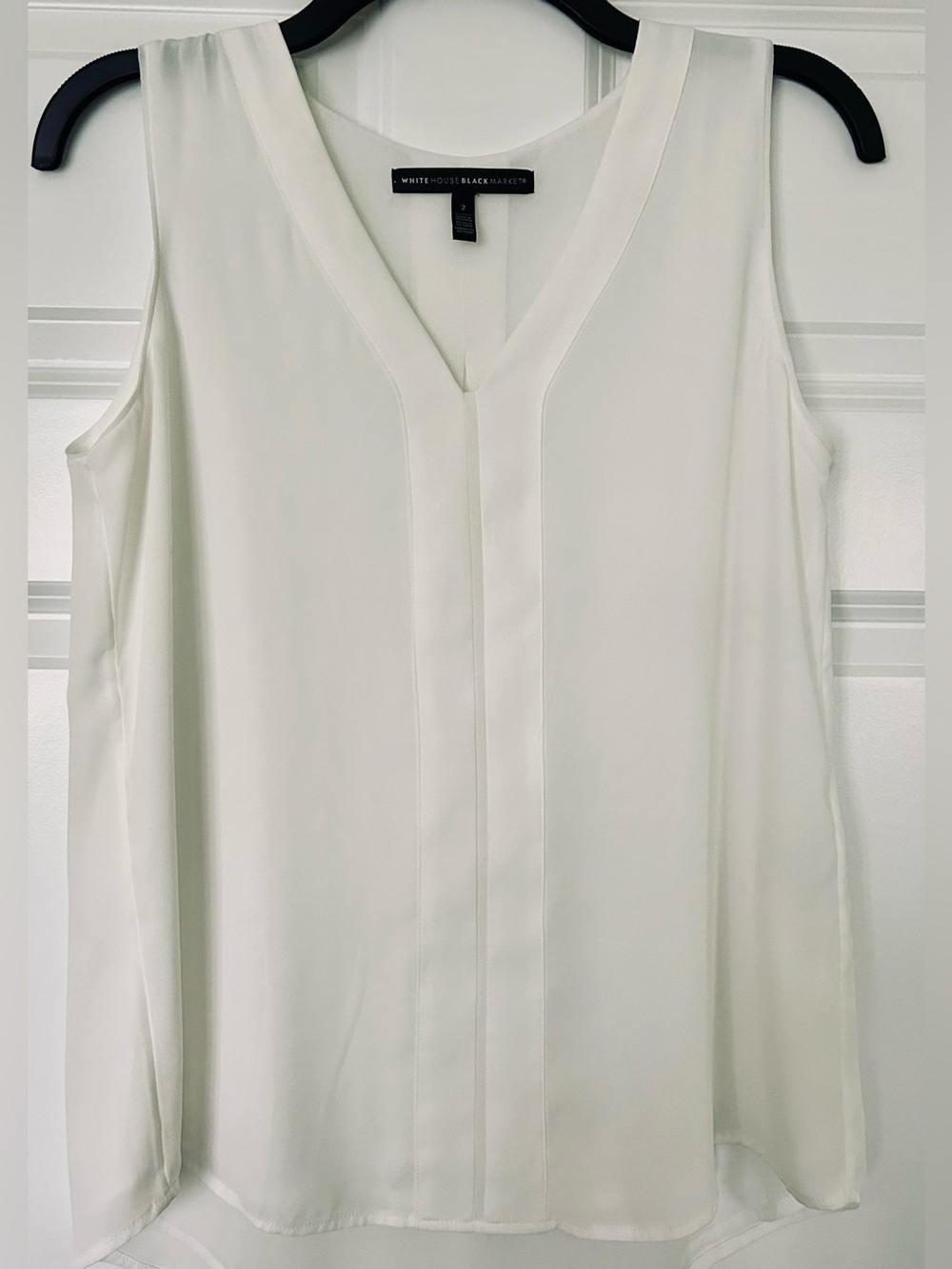 White House Black Market Off-White V-Neck Sleeveless Blouse